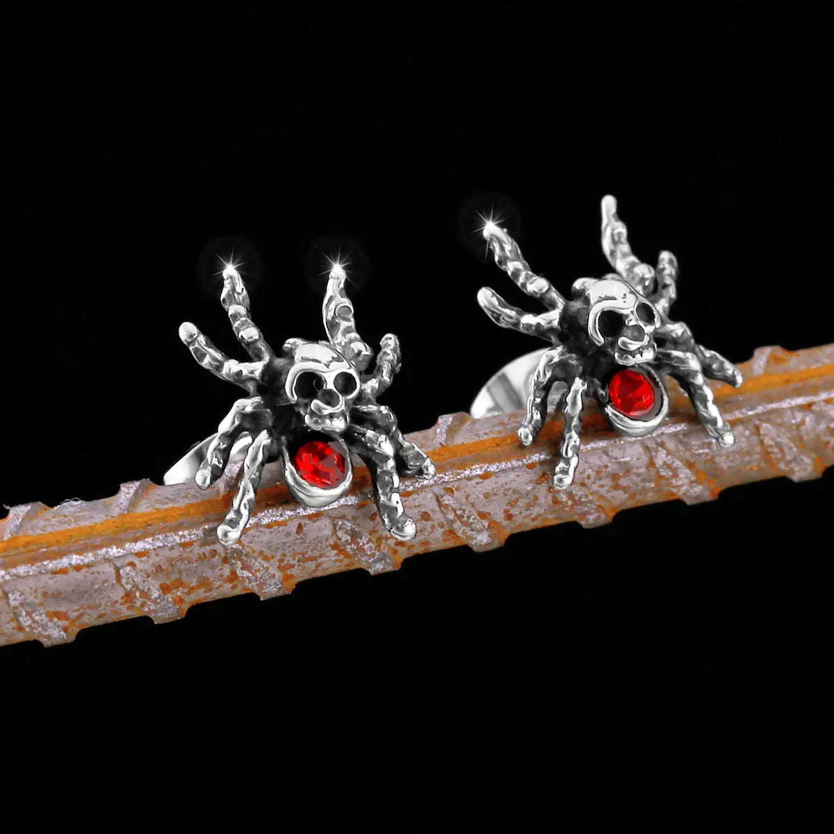 Boucles d'oreilles gothiques araignée zircon rouge