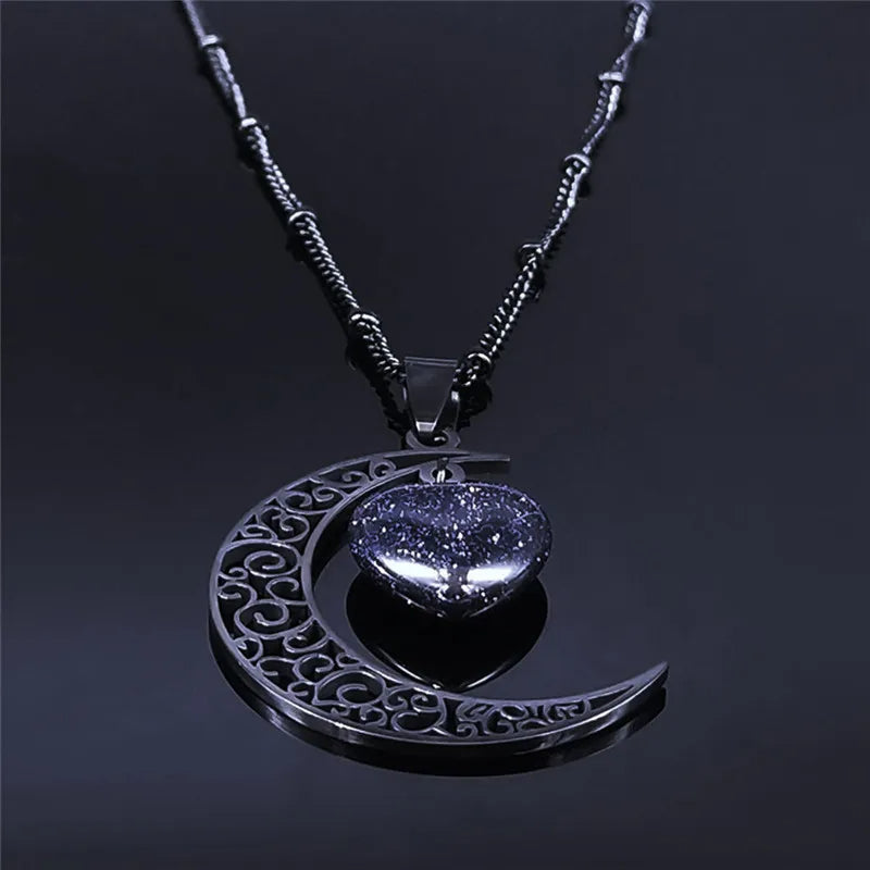 Collier gothique lune pierre coeur